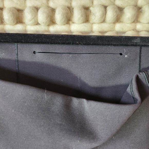 Lululemon In Movement Tight - 19" inseam, 3/4 length - Picture 7 of 12